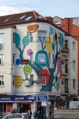 Sofia, Bulgaristan - 7 Kasım 2017: Gün batımı görünümü Graf Ignatiev Street Sofya