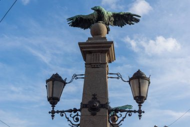 Sofia, Bulgaristan - 7 Kasım 2017: Sunset görünümünü kartal köprüsü üzerinde Perlovska nehir, Sofya