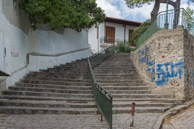 Xanthi, Yunanistan - 23 Eylül 2017: Street ve Xanthi, Yunanistan'ın eski şehir eski evleri