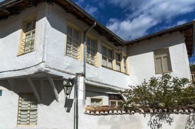 Xanthi, Yunanistan - 23 Eylül 2017: Street ve Xanthi, Yunanistan'ın eski şehir eski evleri