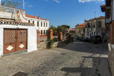 Xanthi, Yunanistan - 23 Eylül 2017: Street ve Xanthi, Yunanistan'ın eski şehir eski evleri