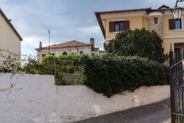 Xanthi, Yunanistan - 23 Eylül 2017: Street ve Xanthi, Yunanistan'ın eski şehir eski evleri