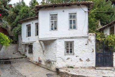 Xanthi, Yunanistan - 23 Eylül 2017: Street ve Xanthi, Yunanistan'ın eski şehir eski evleri