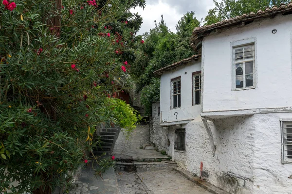 Xanthi, Řecko - 23 září 2017: Street a starých domů ve starém městě Xanthi, Řecko — Stock fotografie