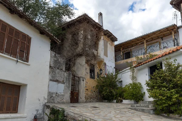 Xanthi, Řecko - 23 září 2017: Street a starých domů ve starém městě Xanthi, Řecko — Stock fotografie