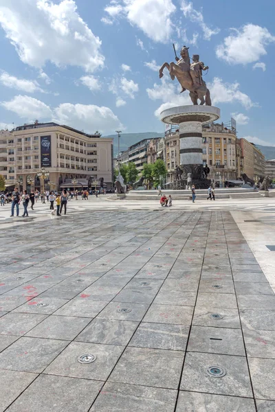 Skopje, Macedonië - 13 mei 2017: centrum van de stad van Skopje en Alexander het grote Monument — Stockfoto