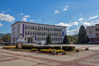 Etropole, Bulgaristan - 21 Eylül 2013: Panoramik şehir Etropole, Bulgaristan