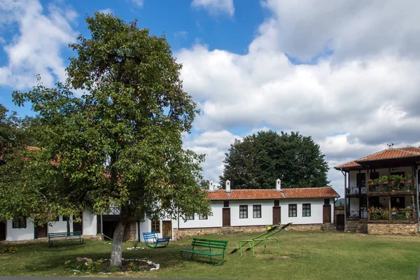 Etropole Manastırı, Bulgaristan - 21 Eylül 2013: Holy Trinity, Bulgaristan Etropole Manastırı