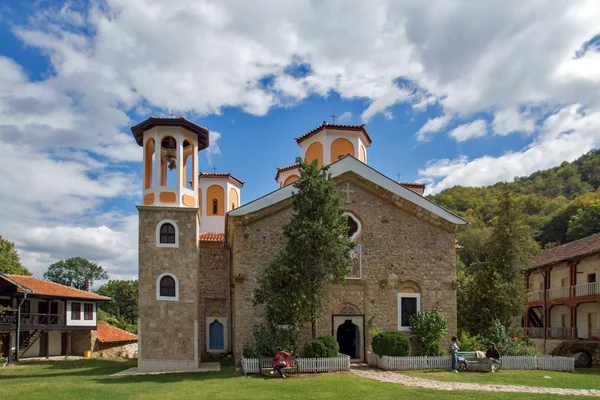 Etropole klasztor, Bułgaria - 21 września 2013: Etropole klasztor Świętej Trójcy, Bułgaria — Zdjęcie stockowe