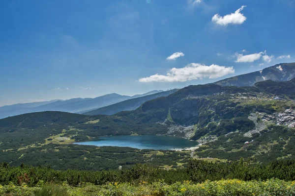 Alt göl, Rila Yedi Göller muhteşem manzara — Stok fotoğraf
