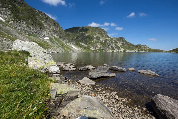 Incredibile Paesaggio del lago Rene, I sette laghi di Rila — Foto Stock