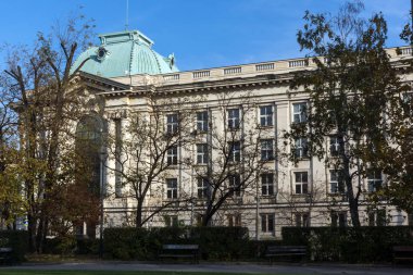 Sofya, Bulgaristan - 7 Kasım 2017: Sofya St. Kliment Ohridski Üniversitesi gün batımı görünümü