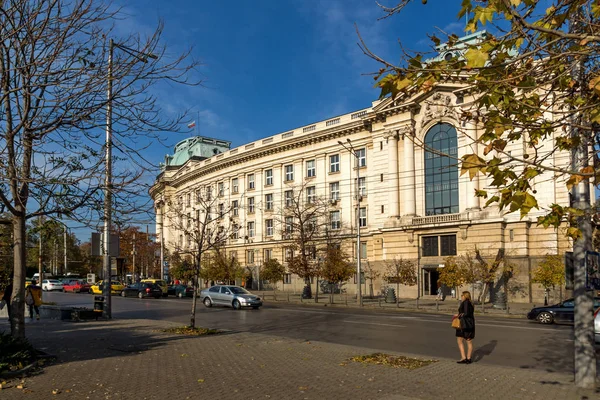 SOFIA, BULGÁRIA - NOVEMBRO 7, 2017: Vista do pôr-do-sol da Universidade de Sofia St. Kliment Ohridski — Fotografia de Stock