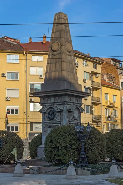 SOFIA, BULGARIA - NOVEMBER 7, 2017: Sunset view of Vasil Levski Monument in city of Sofia — Stock Photo, Image