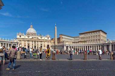 Rome, İtalya - 23 Haziran 2017: Saint Peter's Meydanı ve St. Peter's Basilica Roma'da görünümünü şaşırtıcı