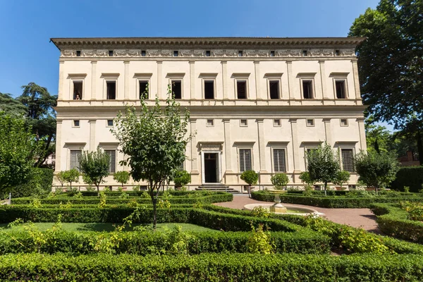 Rome, Olaszország - 2017. június 23.: Épület a Villa Farnesina Róma városának Trastavete kerületében — Stock Fotó