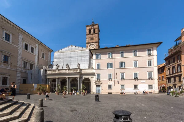 Rom, Italien - 23 juni 2017: Fantastisk utsikt av Basilica of Our Lady i Trastevere i Rom — Stockfoto