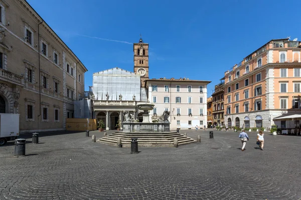 РИМ, ИТАЛИЯ - 23 ИЮНЯ 2017: Удивительный вид на базилику Богоматери в Трастевере в Риме — стоковое фото