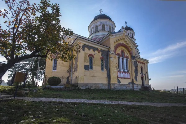 KREMIKOVTSI MONASTERY, BULGARIA - 3 ноября 2013 г.: Здание в Кремиковцах Монастырь Святого Георгия, Болгария — стоковое фото
