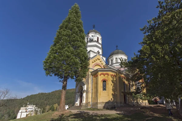 Kremikovtsi 修道院は、ブルガリア - 2013 年 11 月 3 日: 聖者ジョージ、ブルガリアの Kremikovtsi 修道院の建物 — ストック写真