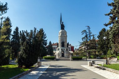 Veliko Tarnovo, Bulgaristan - 11 Nisan 2017: Annesi Bulgaristan anıt Veliko Tarnovo şehir içinde