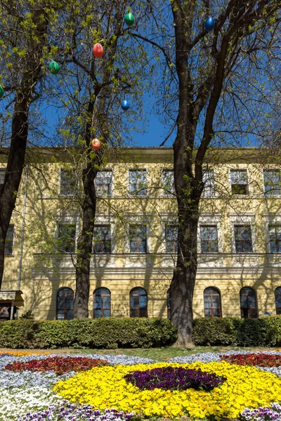 VELIKO TARNOVO, BULGÁRIA - 11 de abril de 2017: Vista de primavera da Faculdade de Belas Artes da Universidade Veliko Tarnovo — Fotografia de Stock