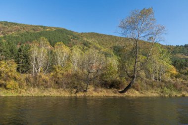 Sonbahar manzara Iskar Nehri yakınındaki Pancharevo Gölü, Sofya şehir bölge, Bulgaristan