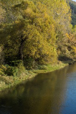 Sonbahar manzara Iskar Nehri yakınındaki Pancharevo Gölü, Sofya şehir bölge, Bulgaristan