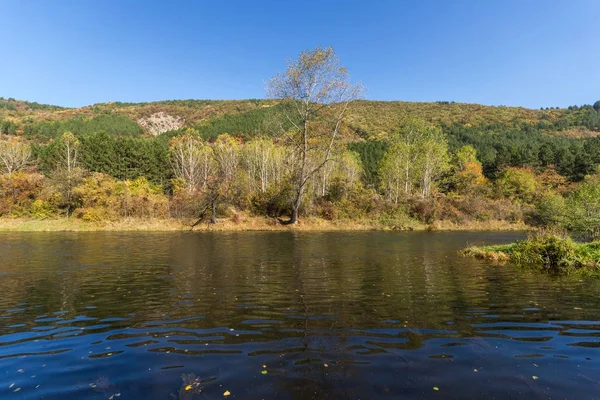 Jesienny Krajobraz Rzeki Iskyr Pobliżu Pancharevo Lake Sofii Region Bułgaria — Zdjęcie stockowe