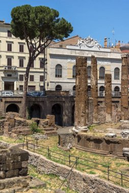 Rome, İtalya - 23 Haziran 2017: Roma, İtalya Arjantin'de Largo di Torre görünümünü şaşırtıcı