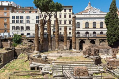 Rome, İtalya - 23 Haziran 2017: Roma, İtalya Arjantin'de Largo di Torre görünümünü şaşırtıcı