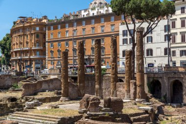 Rome, İtalya - 23 Haziran 2017: Roma, İtalya Arjantin'de Largo di Torre görünümünü şaşırtıcı
