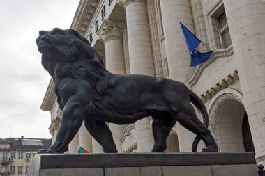 Sofia, Bulgaristan-12 Kasım 2017: Sofya, Bulgaristan kenti Adalet Sarayı aslan heykeli