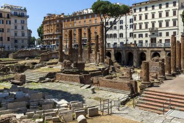Rome, İtalya - 23 Haziran 2017: Roma, İtalya Arjantin'de Largo di Torre görünümünü şaşırtıcı