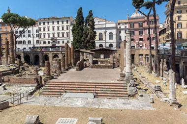 Rome, İtalya - 23 Haziran 2017: Roma, İtalya Arjantin'de Largo di Torre görünümünü şaşırtıcı