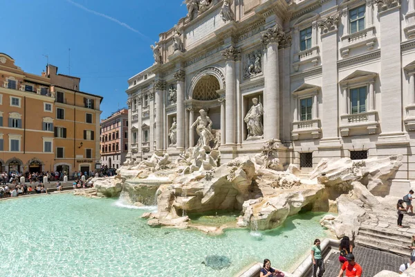 意大利 2017年6月23日 前往意大利罗马市的许愿泉 许愿池 的人们 — 图库照片