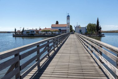 Porto Lagos, Yunanistan - 23 Eylül 2017: Saint Nicholas Porto Lagos, Doğu Makedonya ve Trakya, Yunanistan iki ada üzerinde bulunan manastır