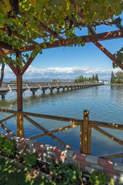 Porto Lagos, Yunanistan - 23 Eylül 2017: Saint Nicholas Porto Lagos, Doğu Makedonya ve Trakya, Yunanistan iki ada üzerinde bulunan manastır