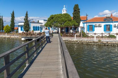 Porto Lagos, Yunanistan - 23 Eylül 2017: Saint Nicholas Porto Lagos, Doğu Makedonya ve Trakya, Yunanistan iki ada üzerinde bulunan manastır