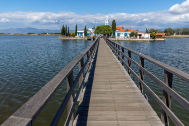 Porto Lagos, Yunanistan - 23 Eylül 2017: Saint Nicholas Porto Lagos, Doğu Makedonya ve Trakya, Yunanistan iki ada üzerinde bulunan manastır
