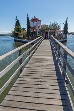 Porto Lagos, Yunanistan - 23 Eylül 2017: Saint Nicholas Porto Lagos, Doğu Makedonya ve Trakya, Yunanistan iki ada üzerinde bulunan manastır