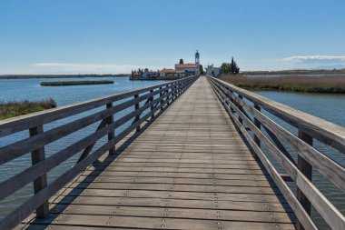 Porto Lagos, Yunanistan - 23 Eylül 2017: Saint Nicholas Porto Lagos, Doğu Makedonya ve Trakya, Yunanistan iki ada üzerinde bulunan manastır