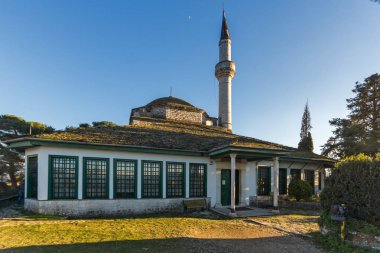 Aslan Paşa Camii, Yanya şehir, Epirus, Yunanistan Kalesi'nde muhteşem günbatımı görünümünü