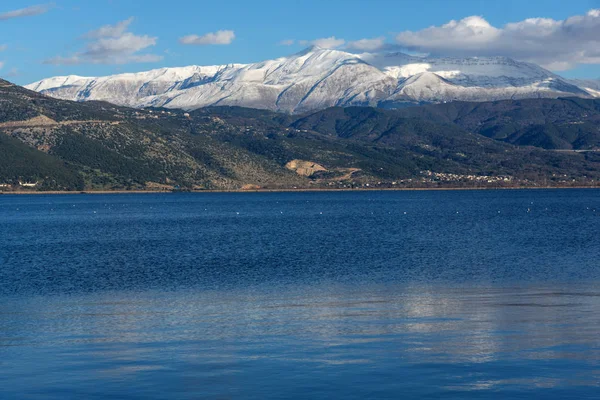 Paisagem Panorâmica Incrível Lago Pamvotida Montanha Pindus Cidade Ioannina Epiro — Fotografia de Stock