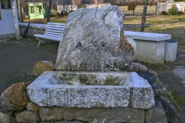 Tapınak Vanga, Bulgaristan - 3 Ocak 2014: Vanga tapınak sonbahar görünümü yakınındaki Köyü, Rupite, bölge Yukarı Cuma, Bulgaristan