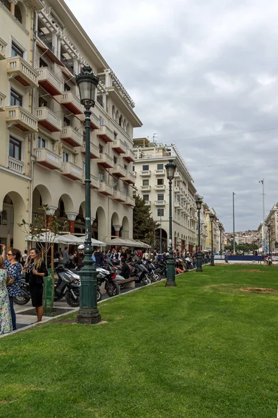 塞萨洛尼基 2017年9月30日 人们走在亚理斯多德广场在城市的中心塞萨洛尼基 马其顿中部 — 图库照片