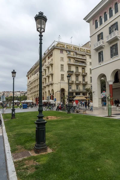 Thessaloniki Görögország 2017 Szeptember Emberek Gyaloglás Aristotelous Square Thessaloniki Városától — Stock Fotó