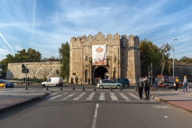 Nis, Sırbistan - 21 Ekim 2017: Sunset görünümünü giriş kale Belediye Başkanı niş, Sırbistan