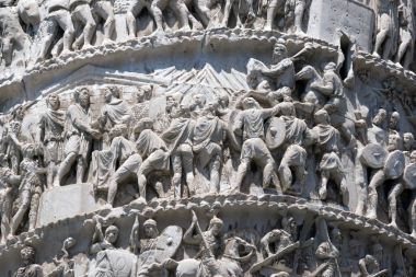 Rome, İtalya - 23 Haziran 2017: Roma, İtalya Palazzo Chigi önünde Marcus Aurelius sütunun görünümü şaşırtıcı