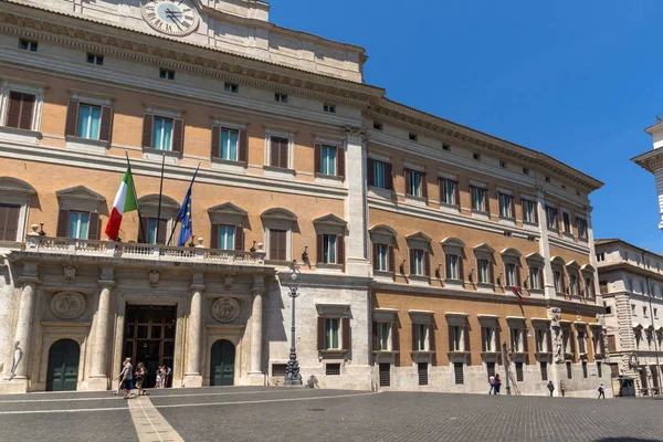 Rome, İtalya - 23 Haziran 2017: Roma, İtalya Palazzo Montecitorio görünümünü şaşırtıcı